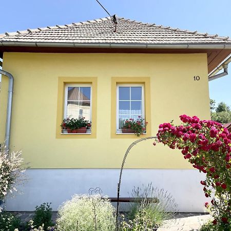Zlty Domcek - Apartman Svabovce Exteriör bild