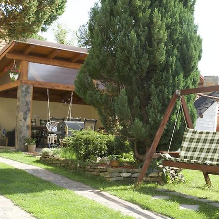 Zlty Domcek - Apartman Svabovce Exteriör bild