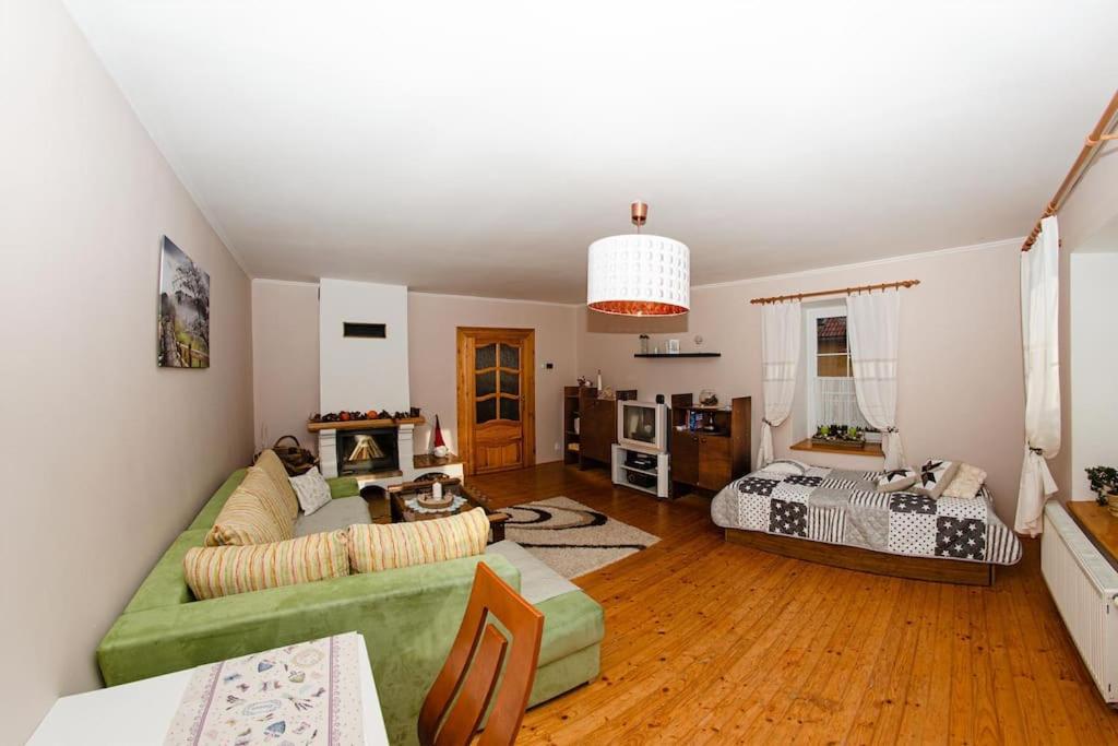Zlty Domcek - Apartman Svabovce Exteriör bild