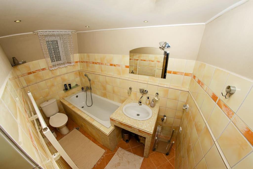 Zlty Domcek - Apartman Svabovce Exteriör bild